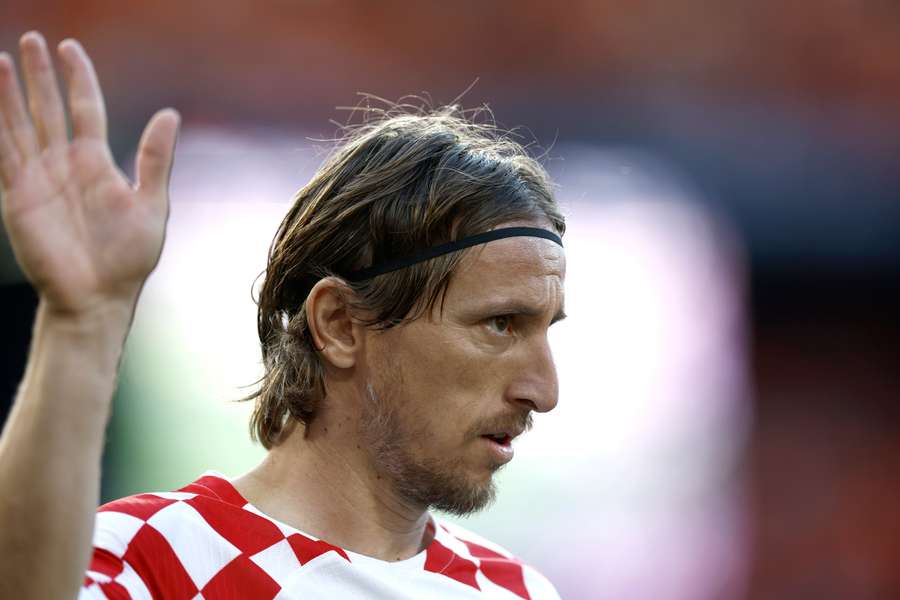 Mijlocașul croat Luka Modric reacționează în timpul meciului de fotbal din semifinala UEFA Nations League dintre Olanda și Croația 