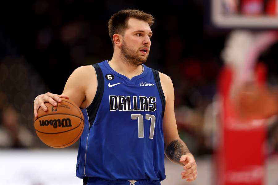 Lunka Doncic liderou os Mavericks com 33 pontos