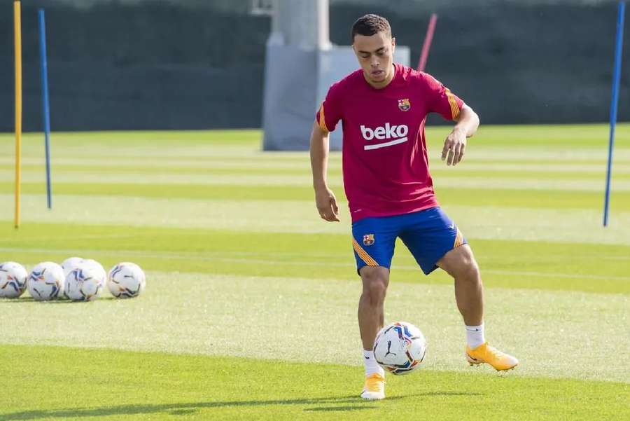 Dest durante uma sessão de treino com o Barcelona