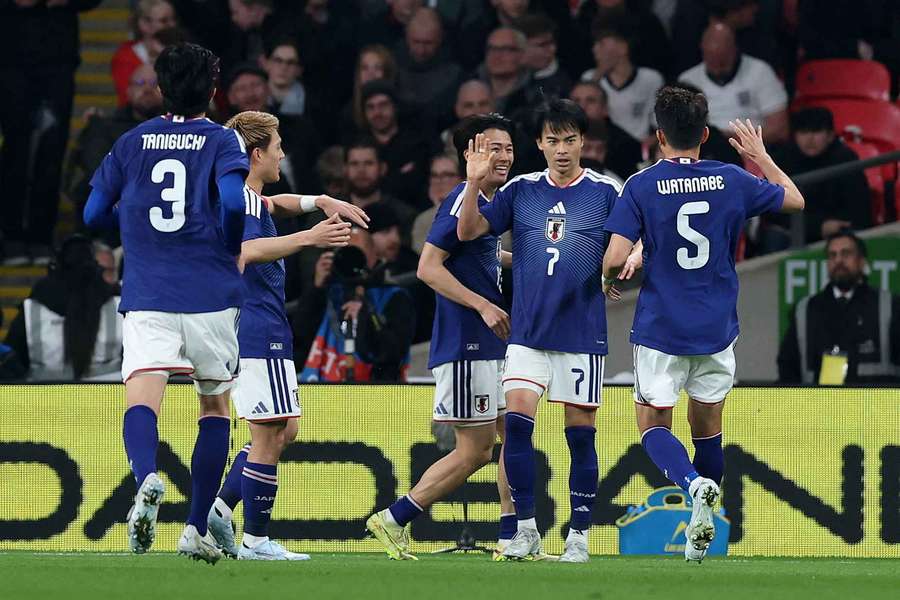 Mitoma celebra su gol en Wembley