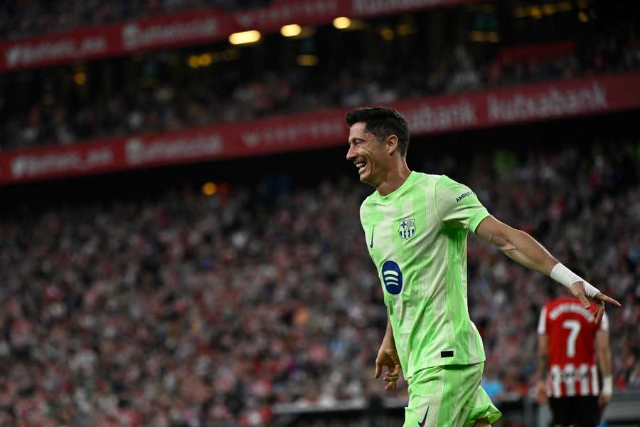 Lewandowski celebra un gol en San Mamés