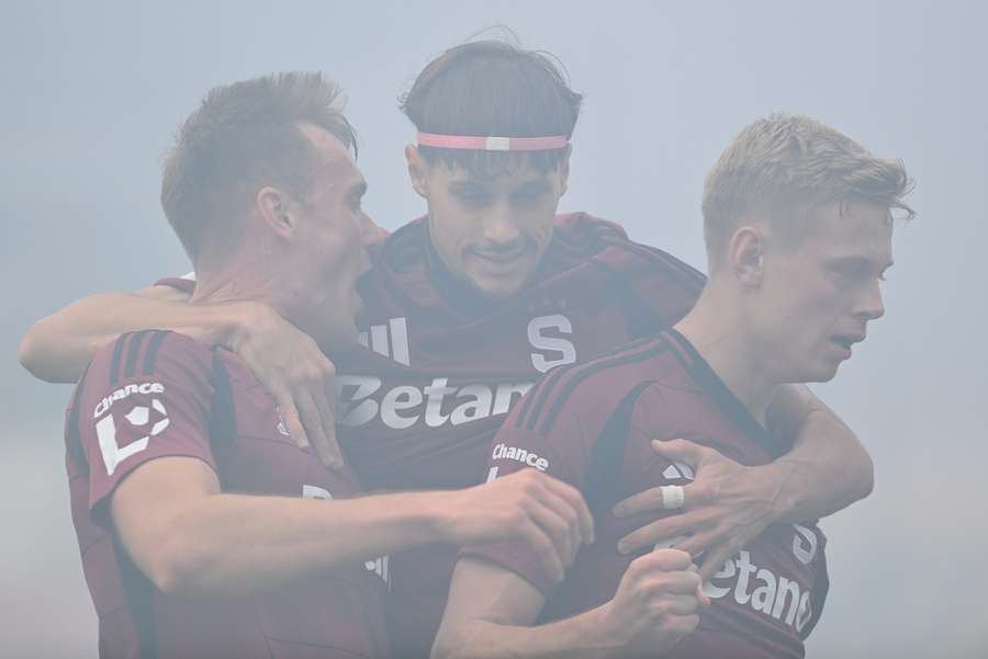 Sparťanská radost na půdě Baníku Ostravy, gól vstřelil Filip Panák. (vpravo)