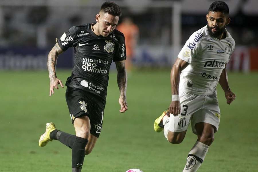 Gustavo Mosquito com a camisola do Corinthians