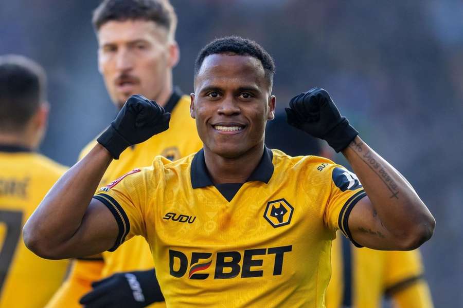 Arias fez gol e deu assistência em Wolverhampton 6x1 Shrewsbury Town