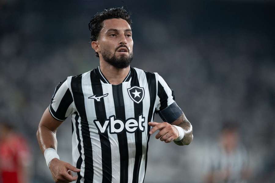 Alex Telles não enfrentará o Palmeiras no domingo (6)