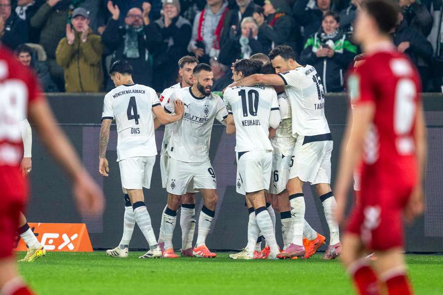 Gladbach feiert ein Tor. Gladbach feiert ein Tor.