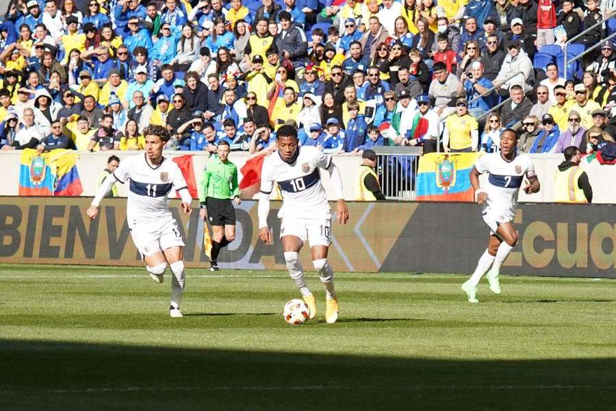 Gonzalo Plata em ação diante de Itália