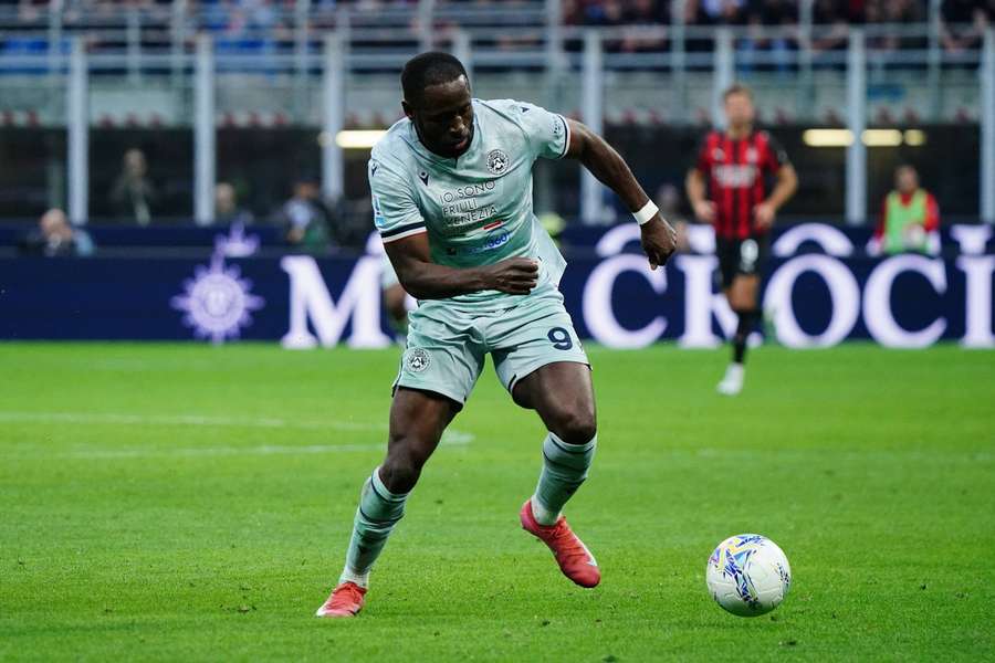 Napastnik Udinese Davis oskarża Dossenę z Cagliari o rasistowskie zachowanie Napastnik Udinese Davis oskarża Dossenę z Cagliari o rasistowskie zachowanie