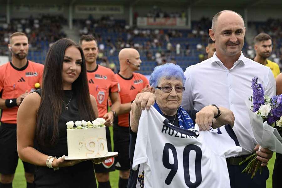 Slovácko doma prohrálo s Jabloncem, ale věrné fanynce se na stadionu nadšeně tleskalo.
