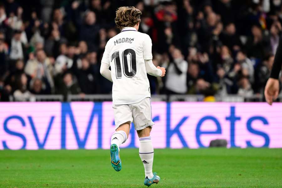 Den kroatiske magiker Luka Modric satte sidste søm i kisten til 4-0.