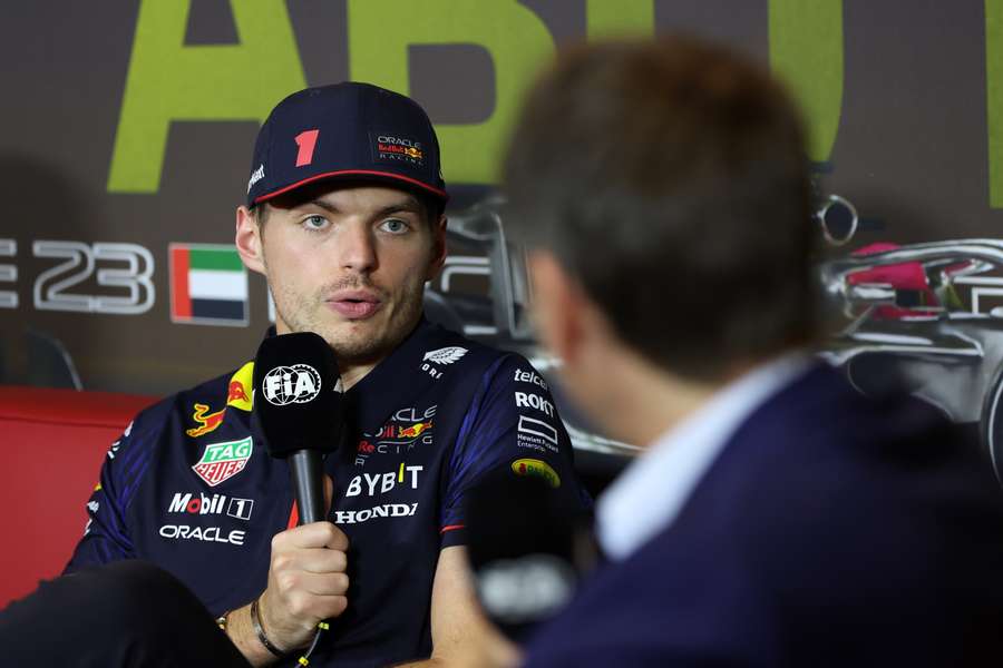 Max Verstappen heeft in een bewogen tweede vrije training in Abu Dhabi de derde tijd gereden