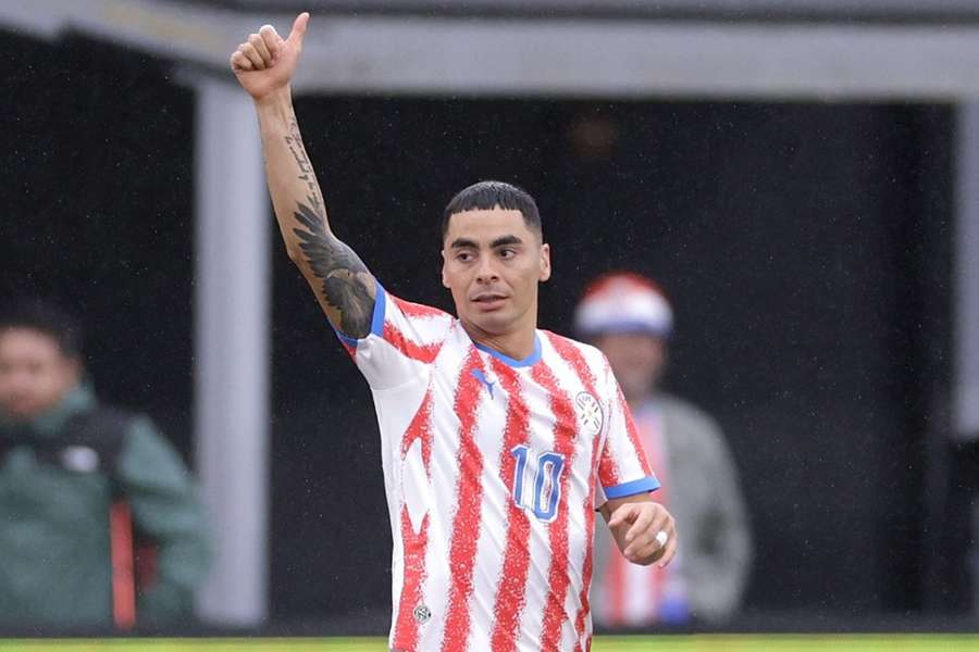 Almirón fez os dois gols de Bolívia 0x2 Paraguai Almirón fez os dois gols de Bolívia 0x2 Paraguai