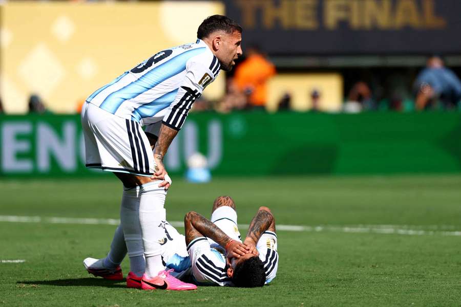Otamendi desiludido após perder na final do Mundial Otamendi desiludido após perder na final do Mundial