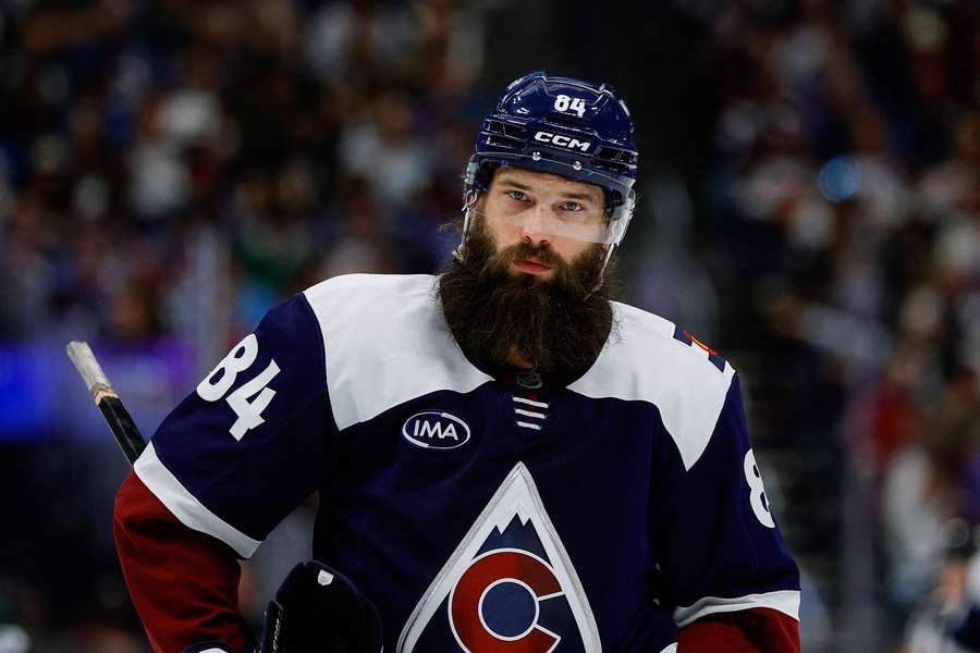 Brent Burns z Avalanche drugim w historii hokeistą, który rozegrał 1000 meczów z rzędu w NHL Brent Burns z Avalanche drugim w historii hokeistą, który rozegrał 1000 meczów z rzędu w NHL