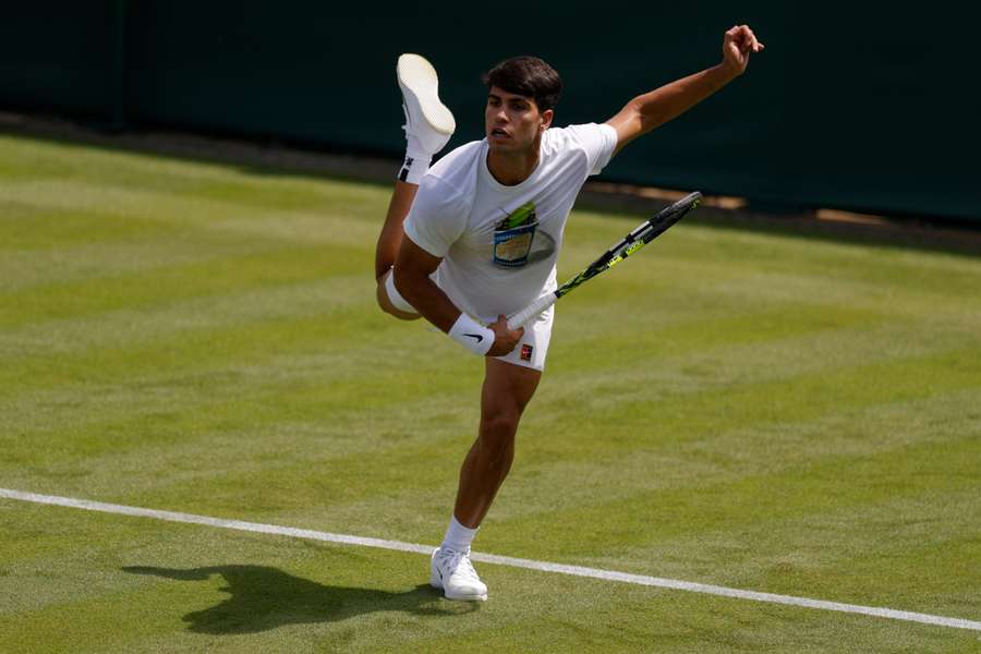 Carlos Alcaraz en un entrenamiento previo a Wimbledon 