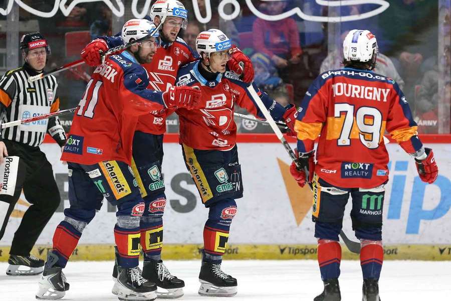 Pardubice oslavily další výhru. Pardubice oslavily další výhru.