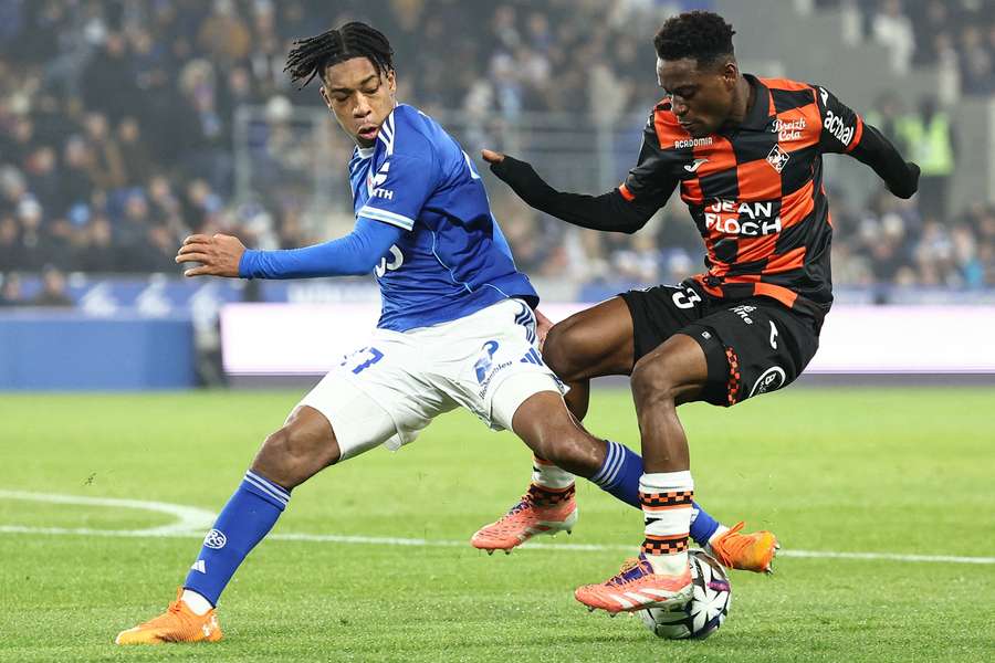 Amo-Ameyaw et Kouassi au duel. Amo-Ameyaw et Kouassi au duel.