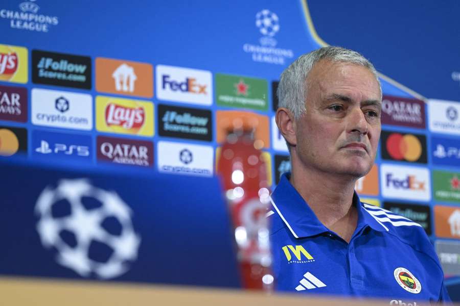 Mourinho dice que el Benfica es mejor, pero rechaza dar el favoritismo