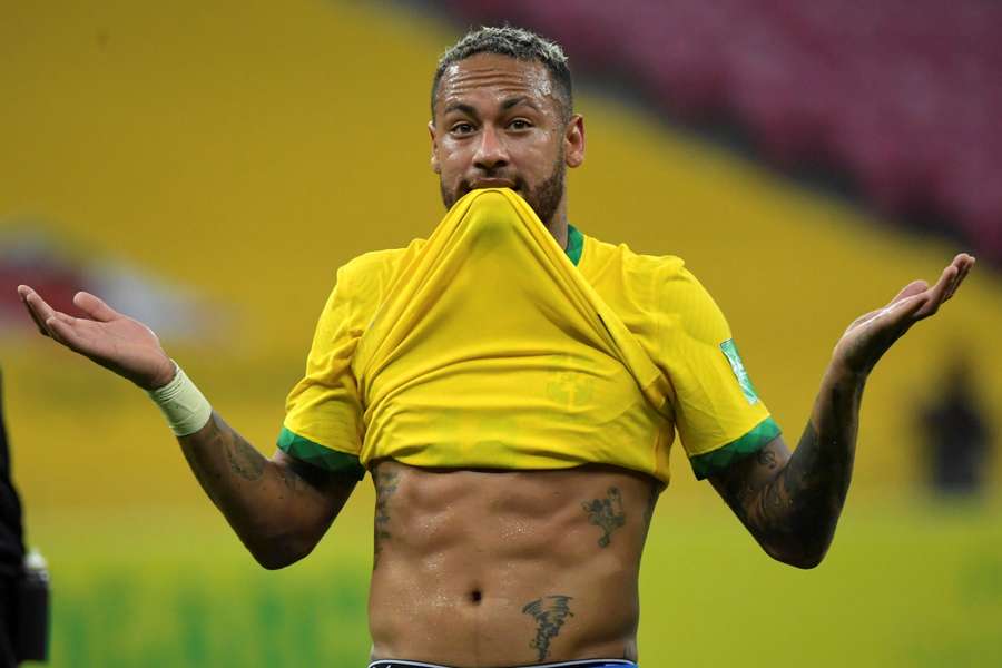 Neymar viert zijn doelpunt tegen Peru