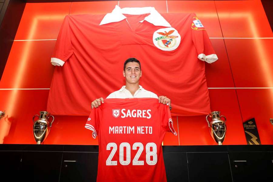 Martim Neto vai continuar ao serviço do Benfica