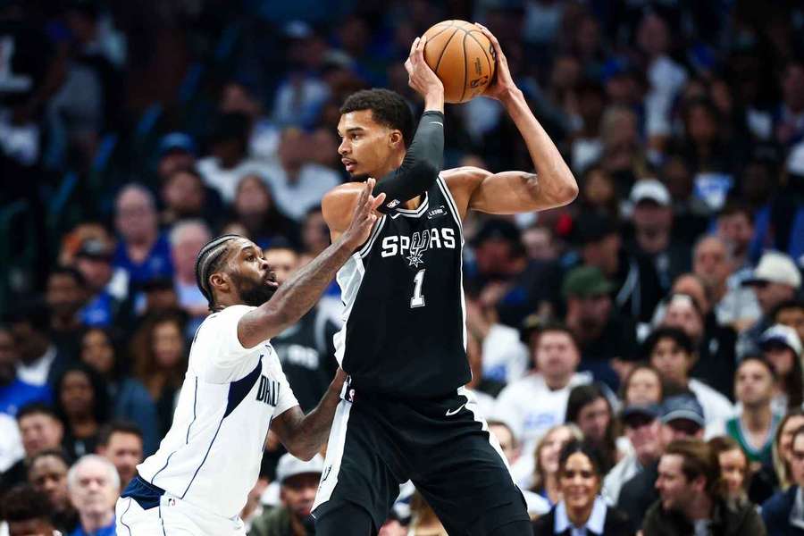 Zdecydowana wygrana drużyny Sochana na inaugurację NBA, popis Victora Wembanyamy