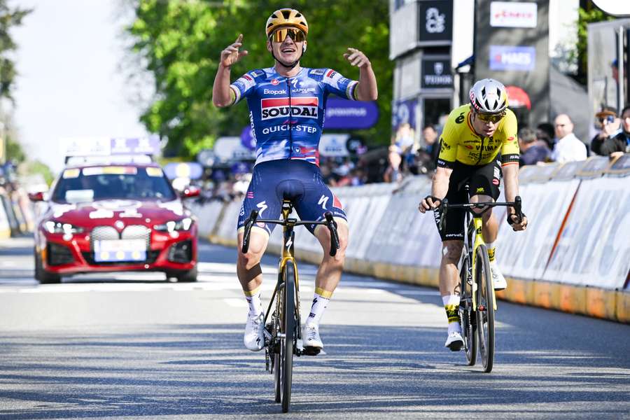 Evenepoel sur la ligne d'arrivée ce vendredi.