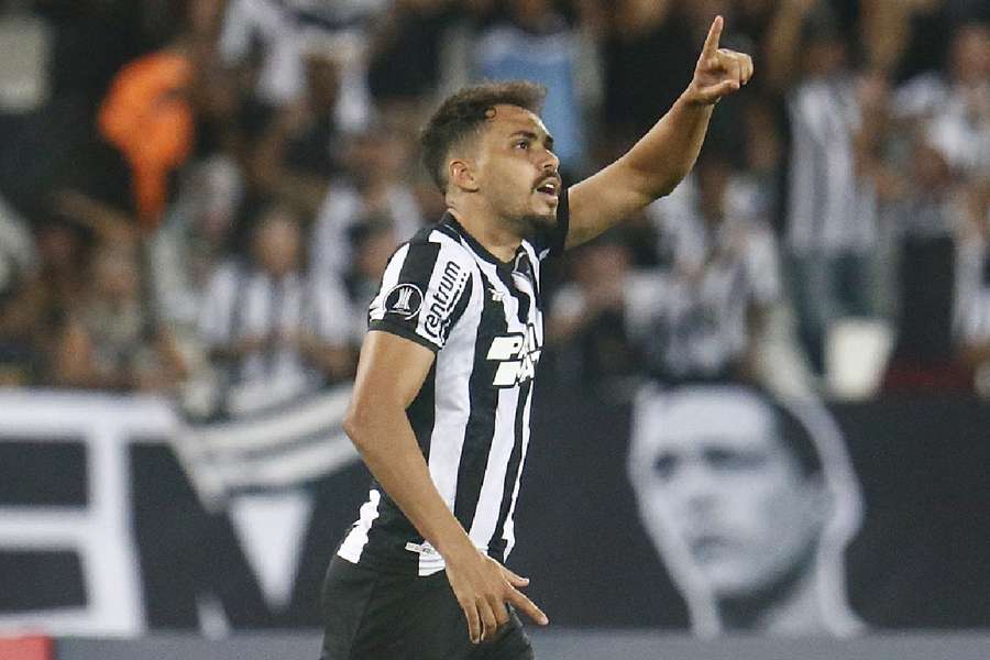 Eduardo abriu o caminho para a vitória do Botafogo no segundo tempo 