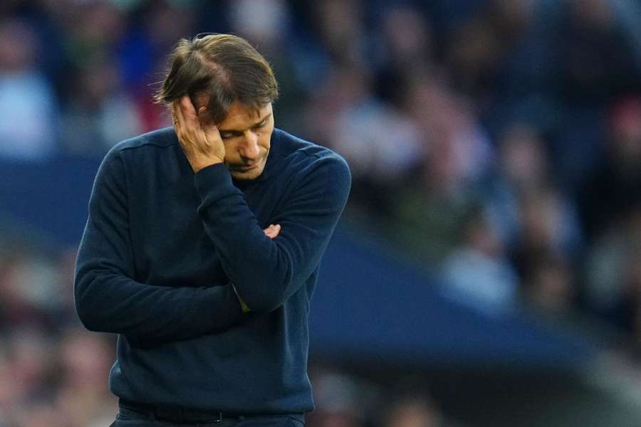 Tottenham-trainer Conte overweegt spelers langer rust te geven door het WK