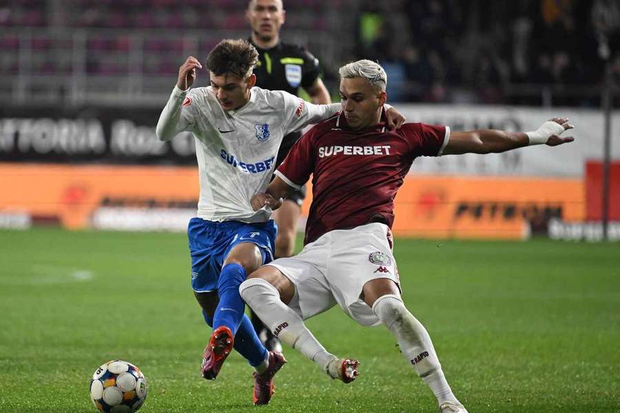 Răzvan Tănasă, în duel cu Cristian Manea