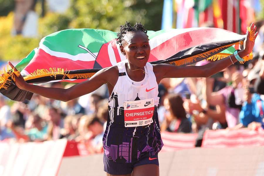 Ruth Chepngetich bei ihrem Zieleinlauf im Oktober 2024.