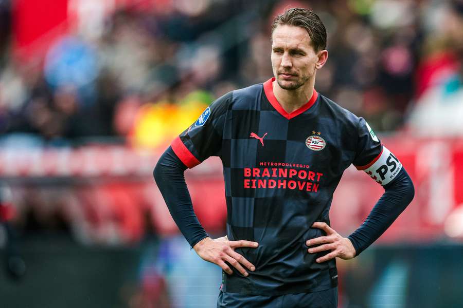 Boze aanvoerder De Jong mist volwassenheid bij PSV