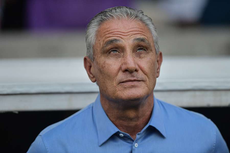 Tite assina com o Cruzeiro no seu regresso ao futebol Tite assina com o Cruzeiro no seu regresso ao futebol