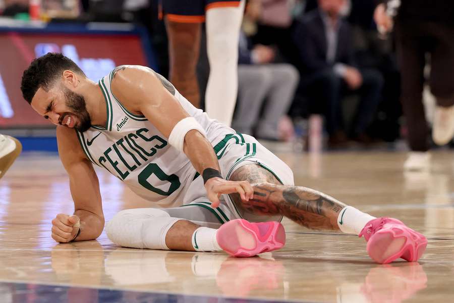 Tatum se lesionou no último quarto da derrota do Celtics para os Knicks
