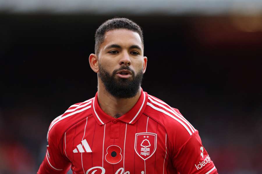 Douglas Luiz, atacante del Nottingham Forest
