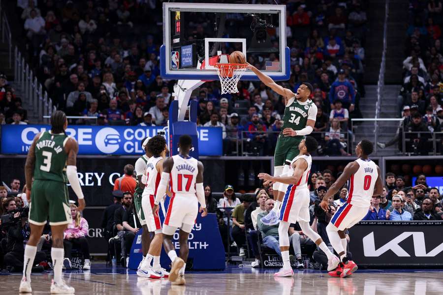 Los Bucks vencieron a los Pistons