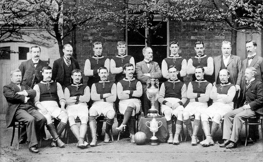 Aston Villa da temporada 1896–97 já com o Aston Villa da temporada 1896–97 já com o