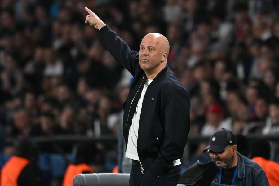 Ustojí Arne Slot tlak v mimoriadne dôležitom závere sezóny?