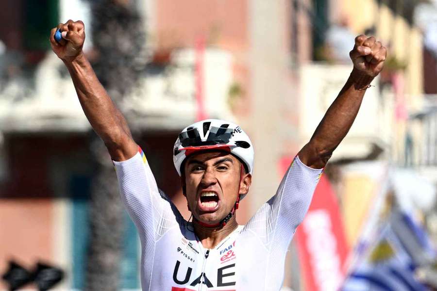 Jhonatan Narvaez celebrates his victory in Chiavari