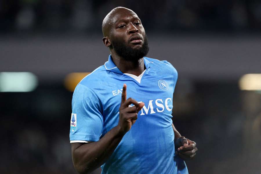 Napoli de Lukaku está a uma vitória do título
