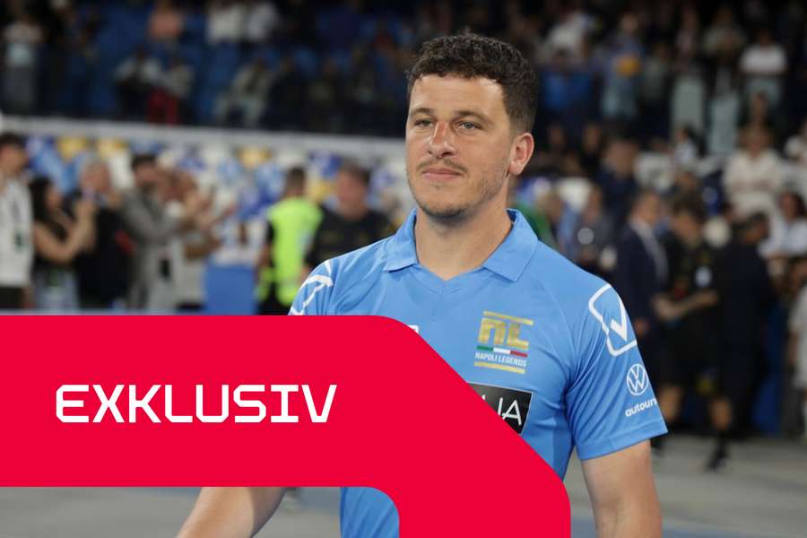Diego Demme im Trikot der Napoli-Legenden Diego Demme im Trikot der Napoli-Legenden