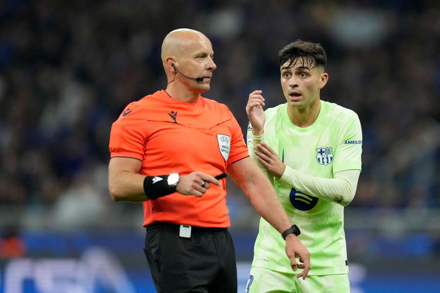 Flick uniknął zawieszenia od UEFA po krytykowaniu Marciniaka