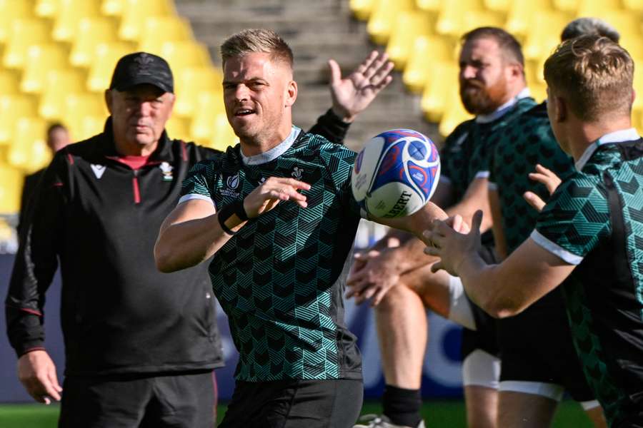 Anscombe (L) is expected to be available for selection