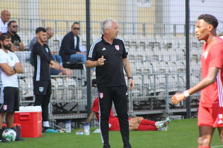 Jorge Costa com início bastante positivo no comando técnico do AVS