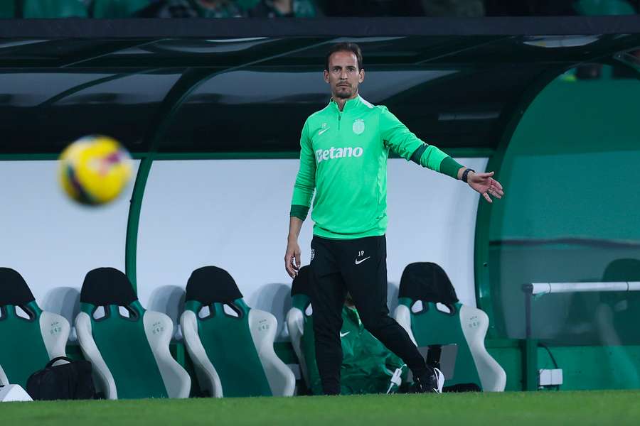 João Pereira no banco