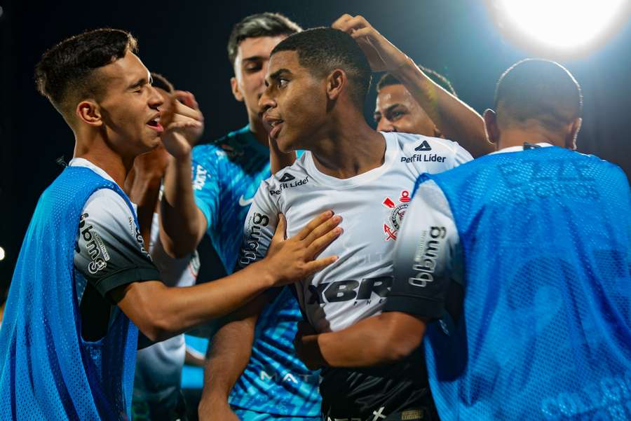 Gui Negão garantiu a vitória do Corinthians sobre o Vasco