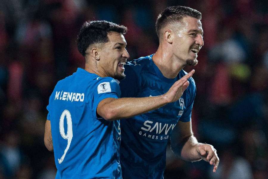 Marcos Leonardo (à esquerda) tem 3 gols nos últimos dois jogos