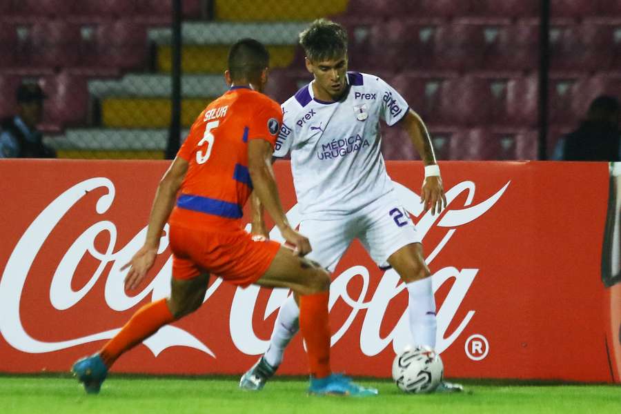 Mansilla brilhou no Defensor na última temporada