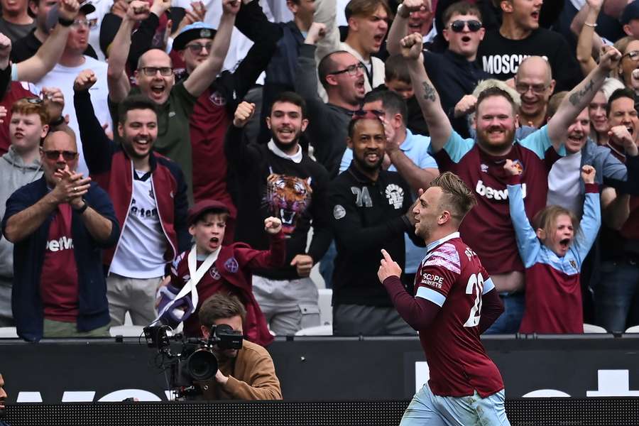 West Ham United's English striker Jarrod Bowen celebrates scoring the team's second goal during the English Premier League football match between West Ham United and Leeds United