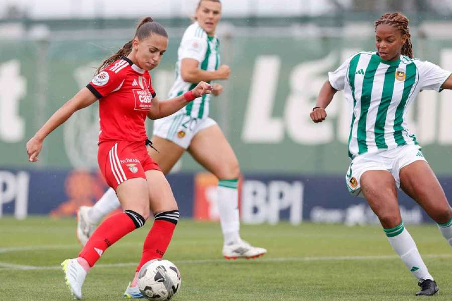 Duelo intenso em Vila do Conde entre o Rio Ave e o Benfica 