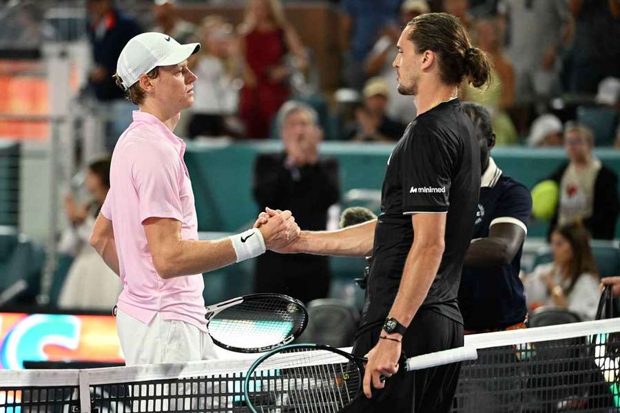 Alexander Zverev und Jannik Sinner in Miami, nach der letzten Niederlage des Deutschen.